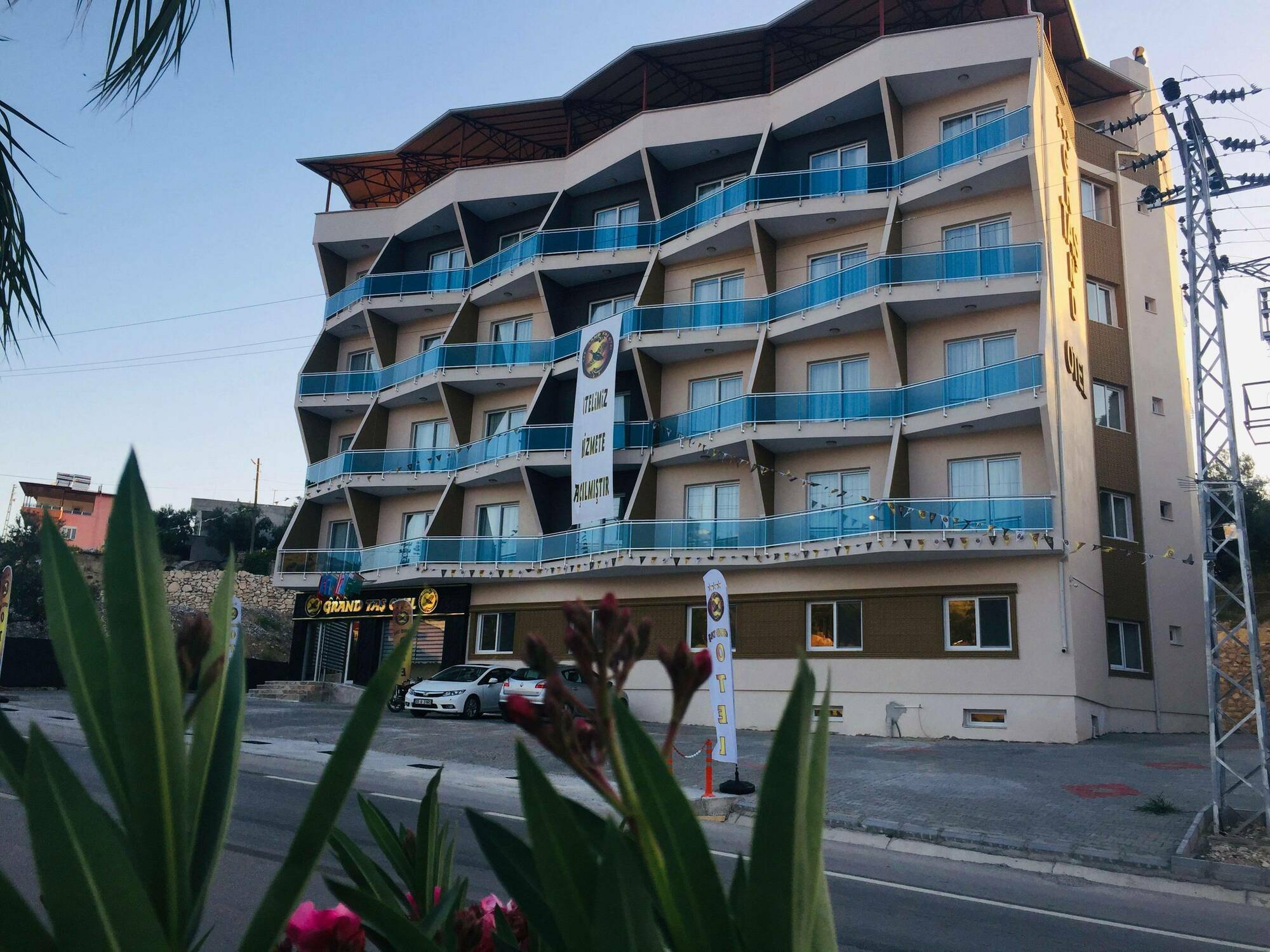 Grand Tas Otel Mut 外观 照片